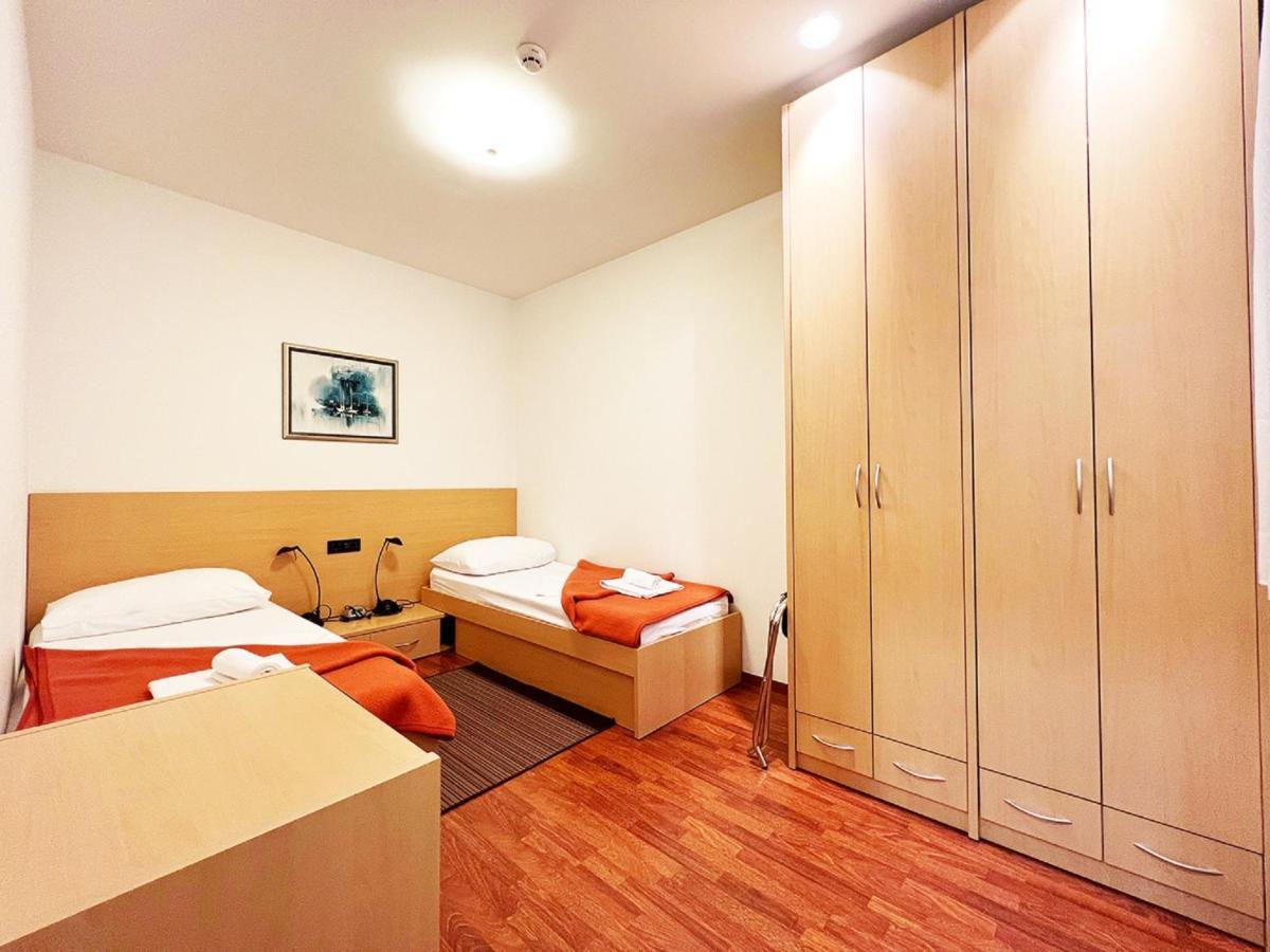Rooms Studentsko Naselje Ivan Goran Kovacic Риека Номер фото